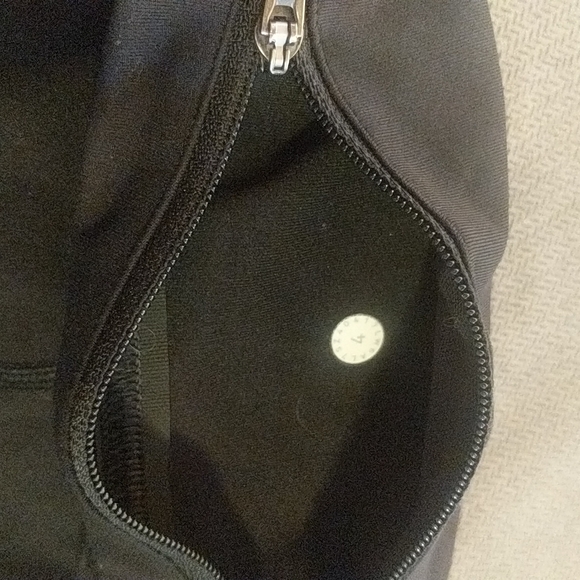 Lululemon Speed up crop size 4 - Picture 7 of 9